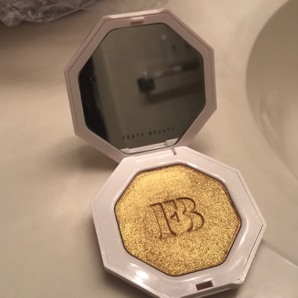 Fenty beauty killawatt highlighter TROPHY 🏆 WIFE